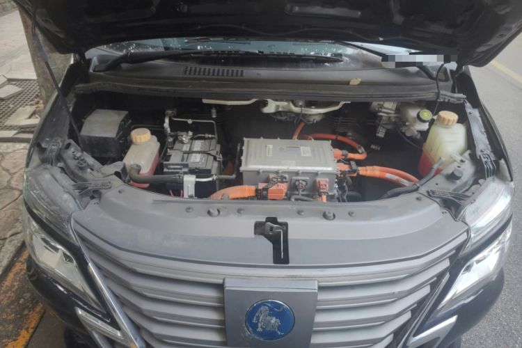 Used FORTHING Lingzhi M5 2022 Passenger Version Standard Model 9-Seater Engine Bay