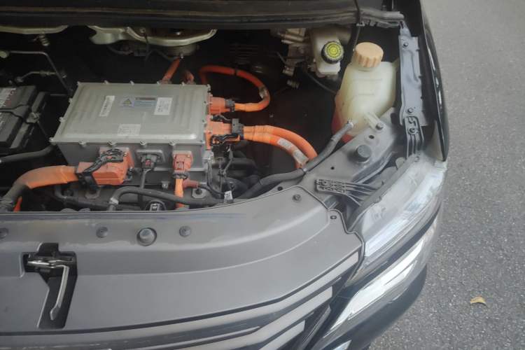 Used FORTHING Lingzhi M5 2022 Passenger Version Standard Model 9-Seater Engine Bay Left