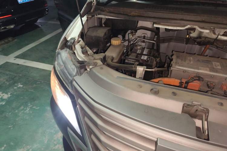 Used FORTHING Lingzhi M5 2022 Standard Edition Luxury 7-Seater Engine Bay Right