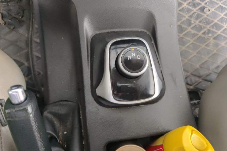 Used FORTHING Lingzhi M5 2022 Standard Edition Luxury 7-Seater Gear Lever