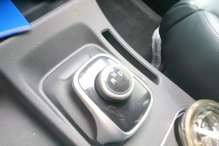 Used FORTHING Lingzhi M5 2022 Standard Edition Luxury 7-Seater Gear Lever