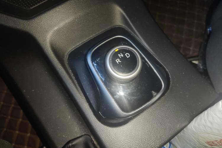 Used FORTHING Lingzhi M5 2022 Passenger Version Standard Model 9-Seater Gear Lever
