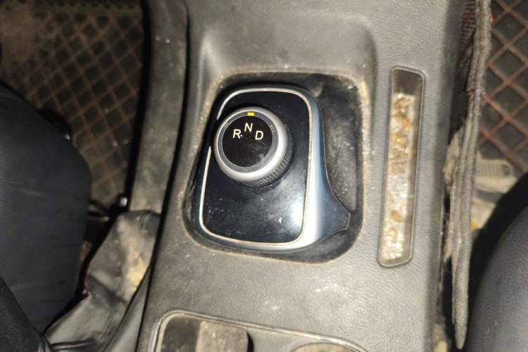 Used FORTHING Lingzhi M5 2022 Standard Edition Luxury 7-Seater Gear Lever