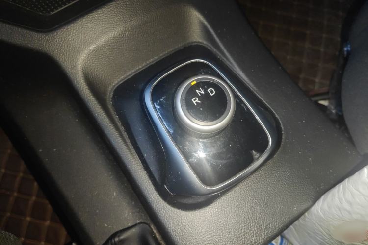 Used FORTHING Lingzhi M5 2022 Passenger Version Standard Model 9-Seater Gear Lever