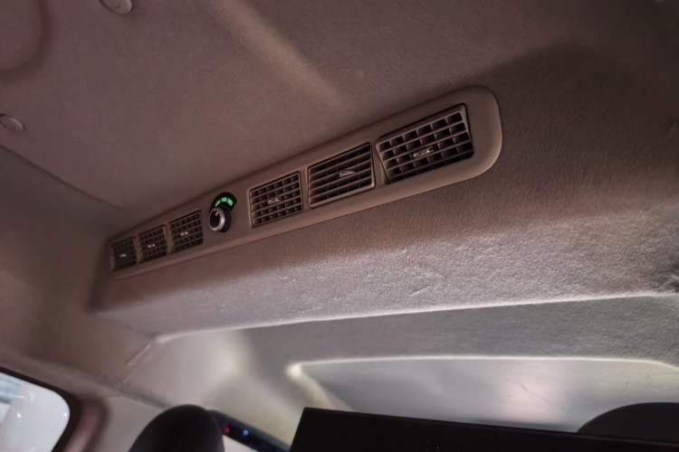 Used FORTHING Lingzhi M5 2022 Standard Edition Luxury 7-Seater Headliner