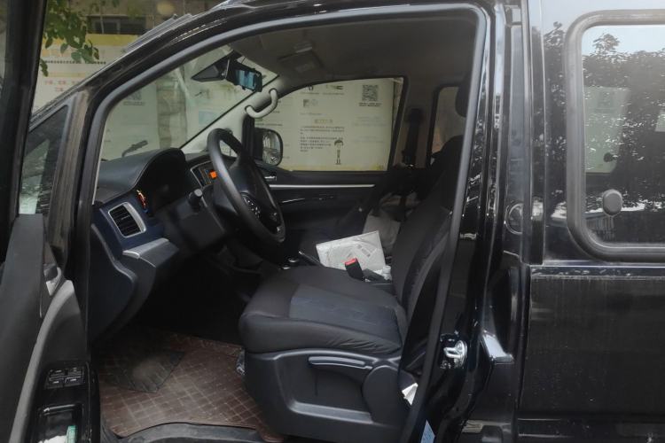 Used FORTHING Lingzhi M5 2022 Passenger Version Standard Model 9-Seater Left Front Seat