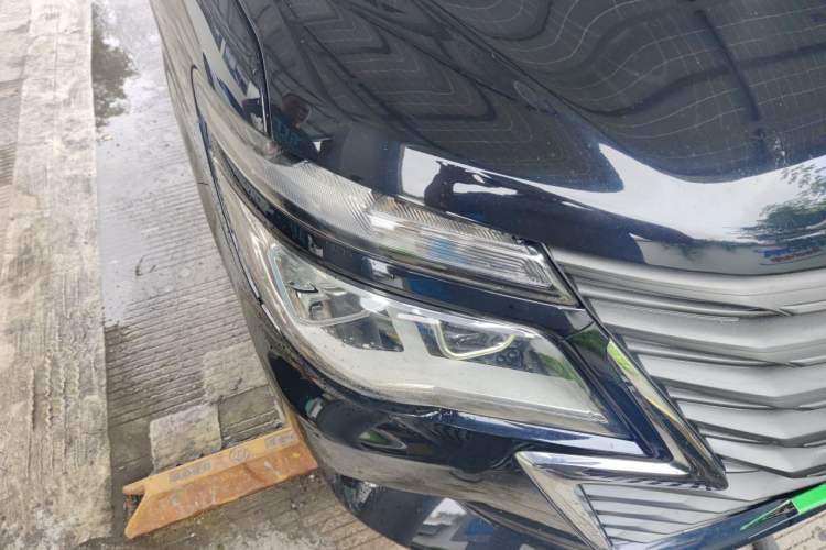 Used FORTHING Lingzhi M5 2022 Standard Edition Luxury 7-Seater Right Front Headlight
