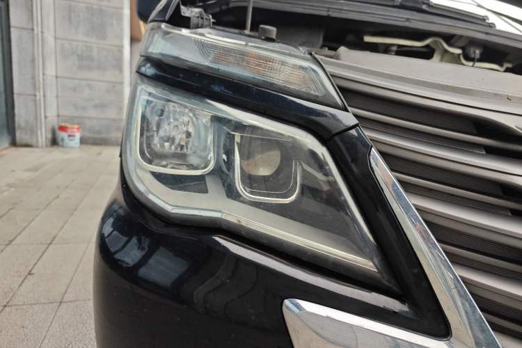 Used FORTHING Lingzhi M5 2022 Comfort Model 7 Seats Right Front Headlight