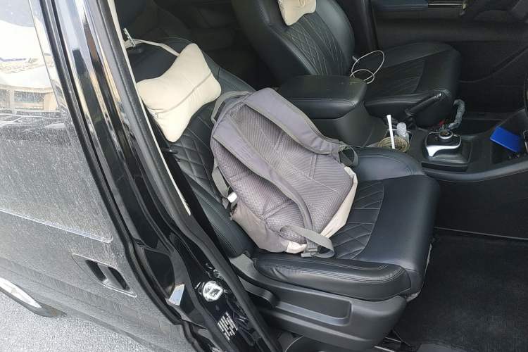 Used FORTHING Lingzhi M5 2022 Standard Edition Luxury 7-Seater Right Front Seat