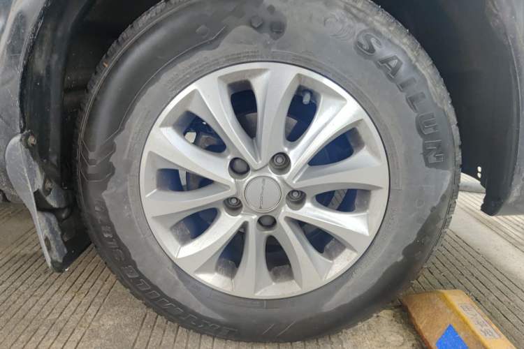 Used FORTHING Lingzhi M5 2022 Standard Edition Luxury 7-Seater Right Front Wheel Hub