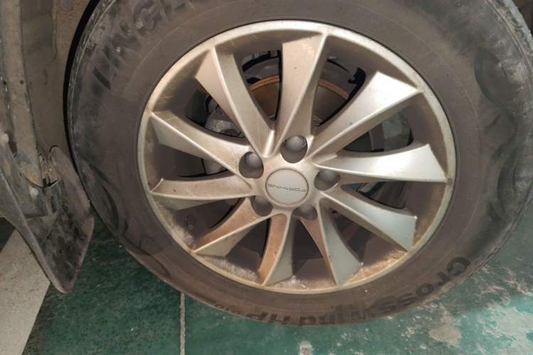 Used FORTHING Lingzhi M5 2022 Standard Edition Luxury 7-Seater Right Front Wheel Hub