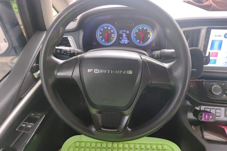 Used FORTHING Lingzhi M5 2022 Standard Edition Luxury 7-Seater Steering Wheel