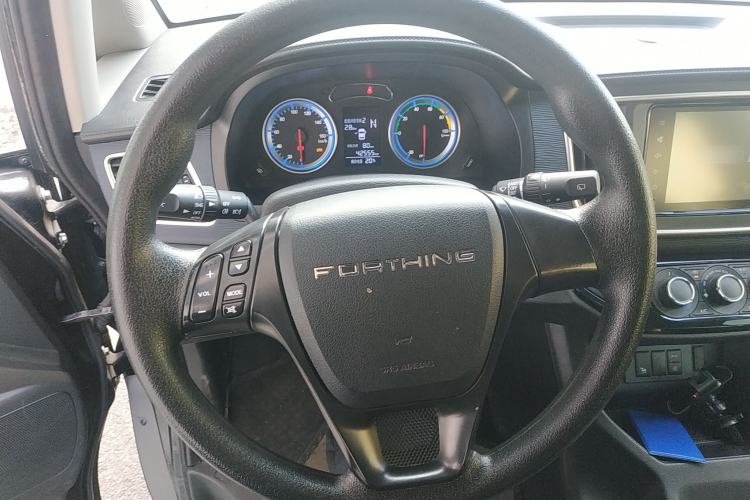 Used FORTHING Lingzhi M5 2022 Standard Edition Luxury 7-Seater Steering Wheel