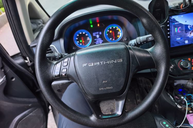Used FORTHING Lingzhi M5 2022 Standard Edition Luxury 7-Seater Steering Wheel
