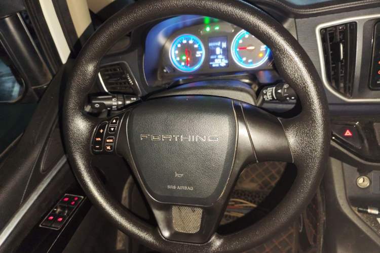 Used FORTHING Lingzhi M5 2022 Standard Edition Luxury 7-Seater Steering Wheel
