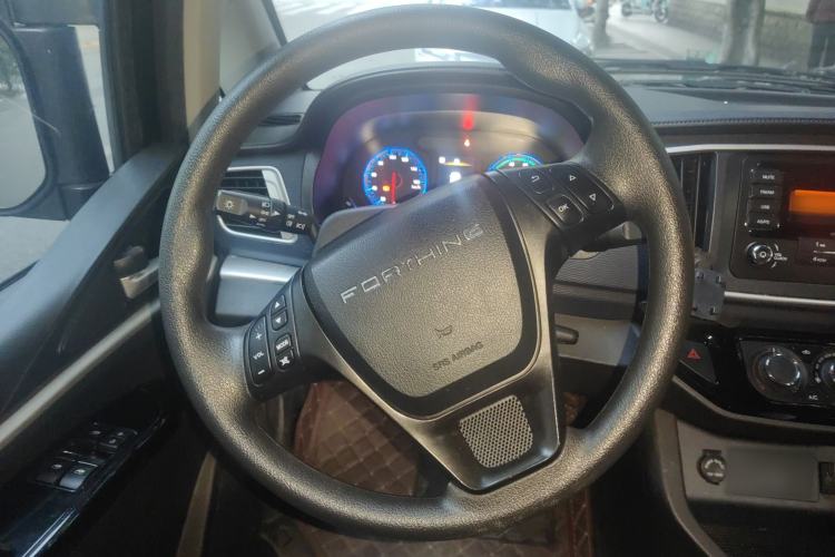 Used FORTHING Lingzhi M5 2022 Passenger Version Standard Model 9-Seater Steering Wheel