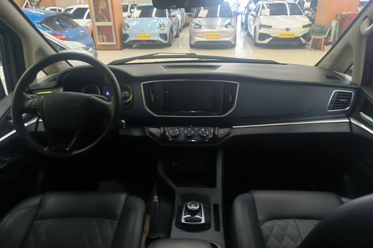 Used FORTHING Lingzhi M5 2022 Standard Edition Luxury 7-Seater Center Console