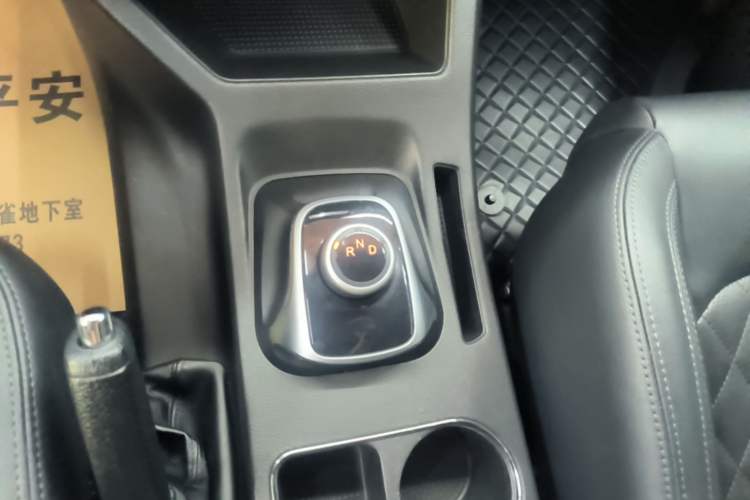 Used FORTHING Lingzhi M5 2022 Standard Edition Luxury 7-Seater Gear Lever