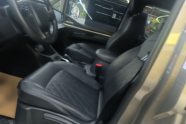 Used FORTHING Lingzhi M5 2022 Standard Edition Luxury 7-Seater Left Front Seat