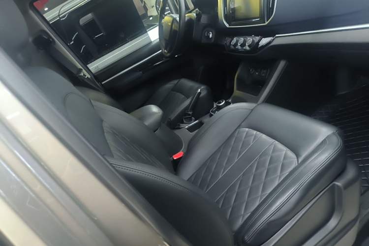 Used FORTHING Lingzhi M5 2022 Standard Edition Luxury 7-Seater Right Front Seat