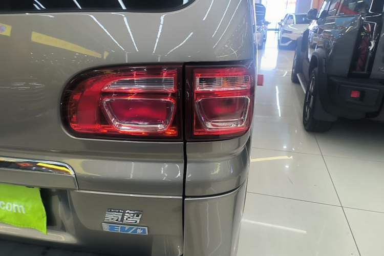 Used FORTHING Lingzhi M5 2022 Standard Edition Luxury 7-Seater Right Rear Taillight