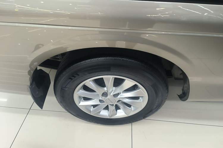 Used FORTHING Lingzhi M5 2022 Standard Edition Luxury 7-Seater Right Rear Wheel Hub