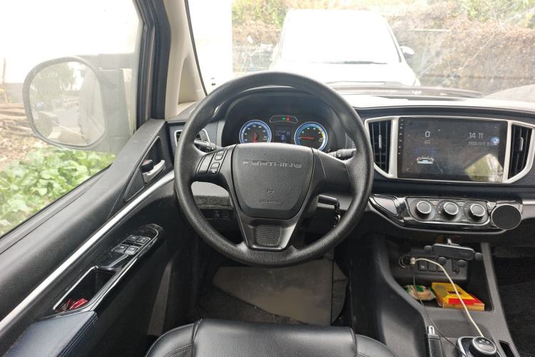 Used FORTHING Lingzhi M5 2022 Standard Edition Luxury 7-Seater Steering Wheel