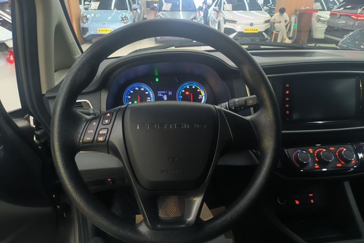 Used FORTHING Lingzhi M5 2022 Standard Edition Luxury 7-Seater Steering Wheel