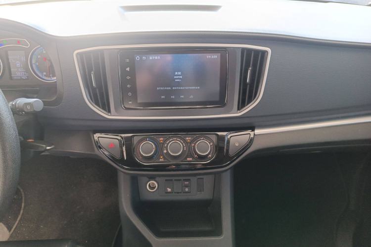 Used FORTHING Lingzhi M5 2022 Standard Edition Luxury 7-Seater Audio And AC Panel