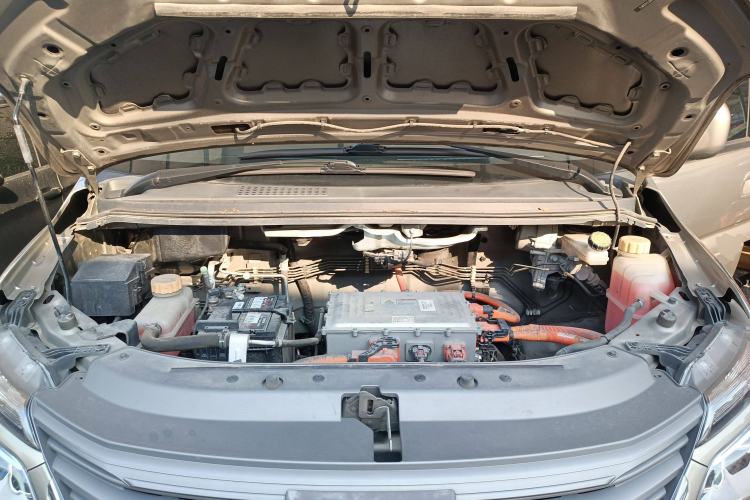 Used FORTHING Lingzhi M5 2022 Standard Edition Luxury 7-Seater Engine Bay