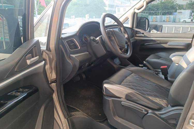 Used FORTHING Lingzhi M5 2022 Standard Edition Luxury 7-Seater Interior 3