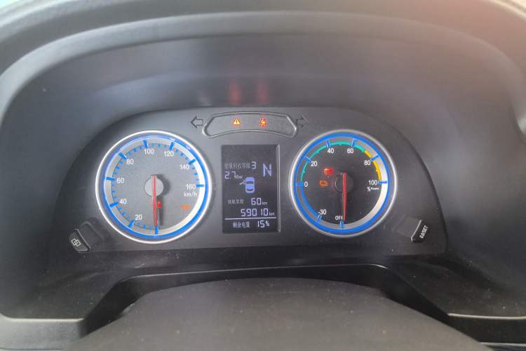 Used FORTHING Lingzhi M5 2022 Standard Edition Luxury 7-Seater Odometer Close Up