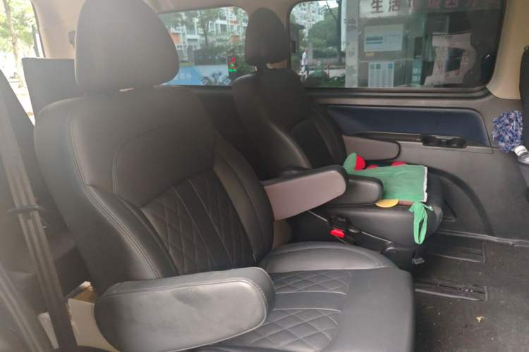 Used FORTHING Lingzhi M5 2022 Passenger Version Luxury Model 7 Seats Left Rear Seat