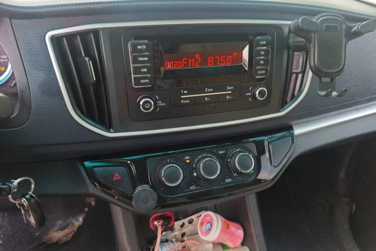 Used FORTHING Lingzhi M5 2022 Standard Edition Basic Model 9-Seater Audio And AC Panel