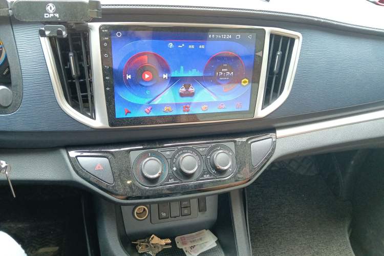 Used FORTHING Lingzhi M5 2022 Passenger Version Standard Model 9-Seater Audio And AC Panel
