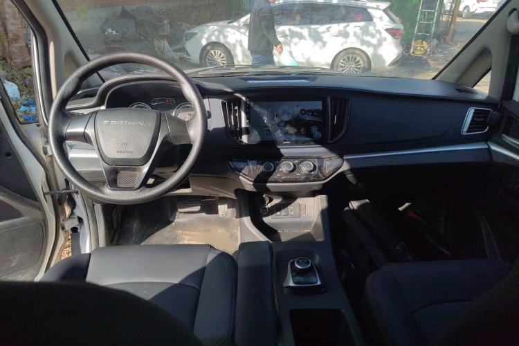Used FORTHING Lingzhi M5 2022 Comfort Model 7 Seats Center Console