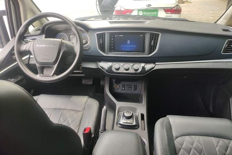 Used FORTHING Lingzhi M5 2022 Standard Edition Luxury 7-Seater Center Console