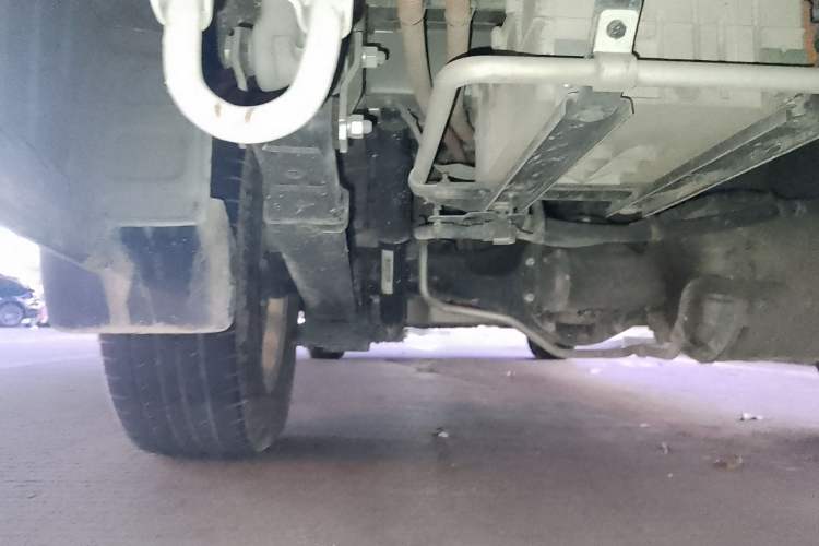 Used FORTHING Lingzhi M5 2022 Passenger Version Standard Model 9-Seater Chassis Rear Left