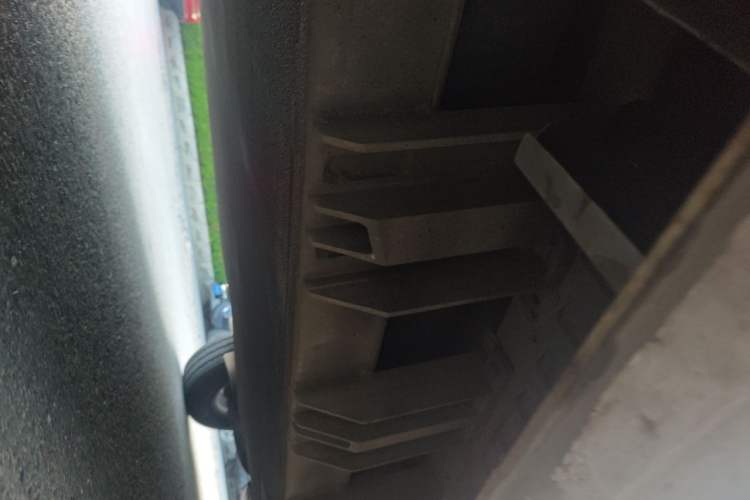 Used FORTHING Lingzhi M5 2022 Standard Edition Basic Model 9-Seater Chassis Rear Right