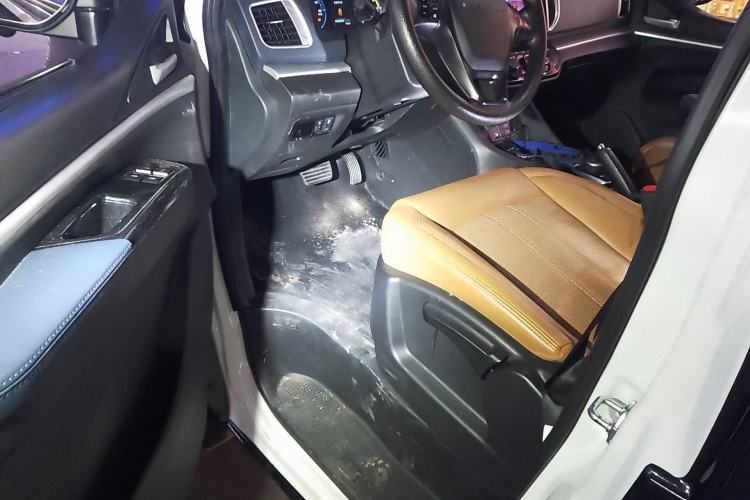 Used FORTHING Lingzhi M5 2022 Passenger Version Standard Model 9-Seater Driver Seat