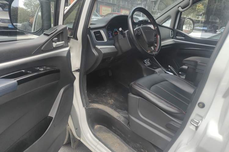 Used FORTHING Lingzhi M5 2022 Standard Version Base Model 7 Seats Driver Seat
