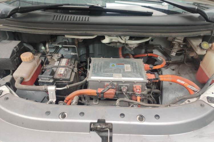 Used FORTHING Lingzhi M5 2022 Standard Version Base Model 7 Seats Engine Bay