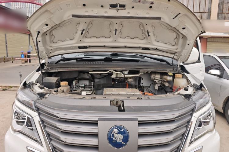 Used FORTHING Lingzhi M5 2022 Passenger Version Standard Model 7-Seater Engine Bay