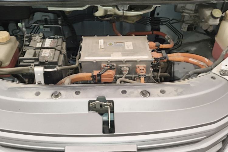 Used FORTHING Lingzhi M5 2022 Standard Edition Luxury 7-Seater Engine Bay
