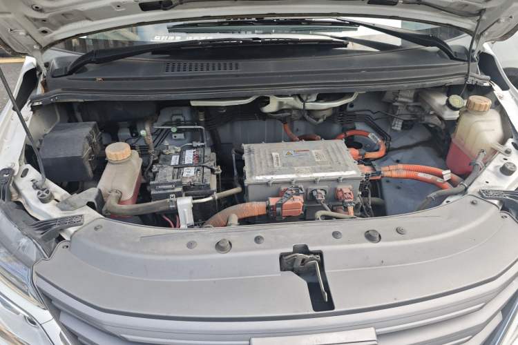 Used FORTHING Lingzhi M5 2022 Standard Version Base Model 7 Seats Engine Bay