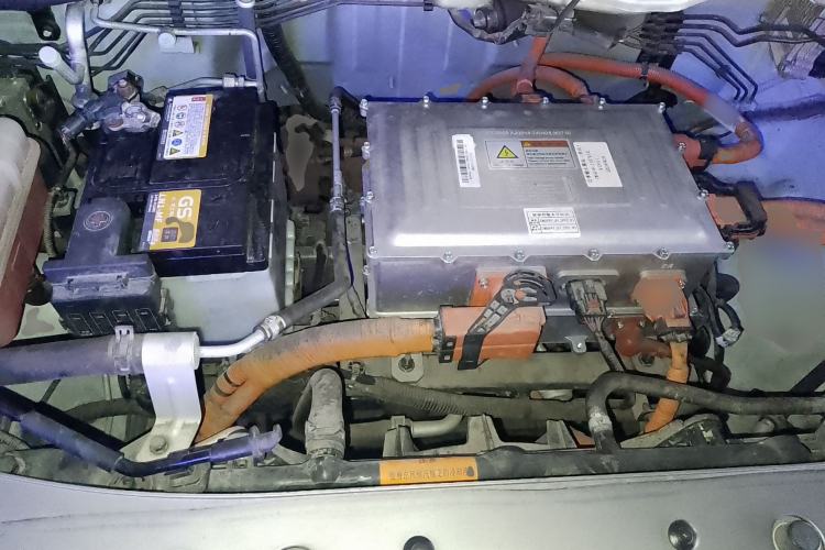 Used FORTHING Lingzhi M5 2022 Passenger Version Standard Model 9-Seater Engine Bay