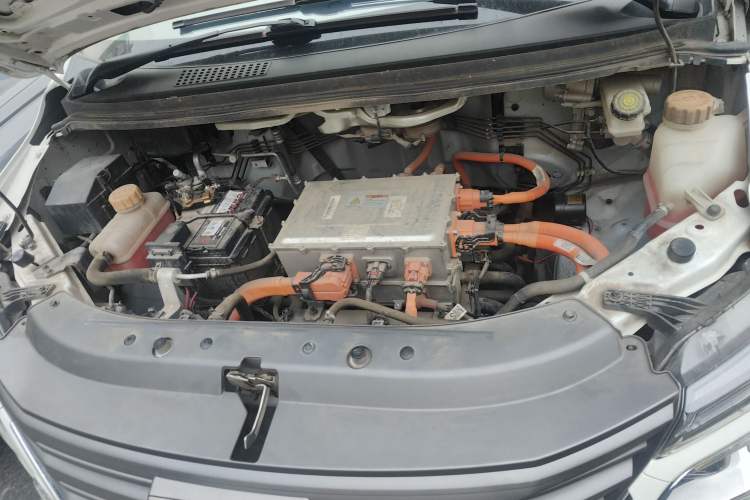 Used FORTHING Lingzhi M5 2022 Standard Version Base Model 7 Seats Engine Bay