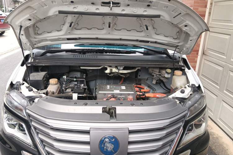 Used FORTHING Lingzhi M5 2022 Passenger Version Standard Model 9-Seater Engine Bay