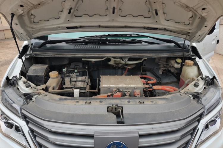 Used FORTHING Lingzhi M5 2022 Standard Version Base Model 7 Seats Engine Bay