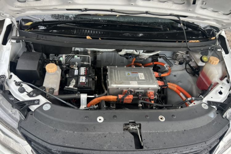 Used FORTHING Lingzhi M5 2022 Standard Version Base Model 7 Seats Engine Bay